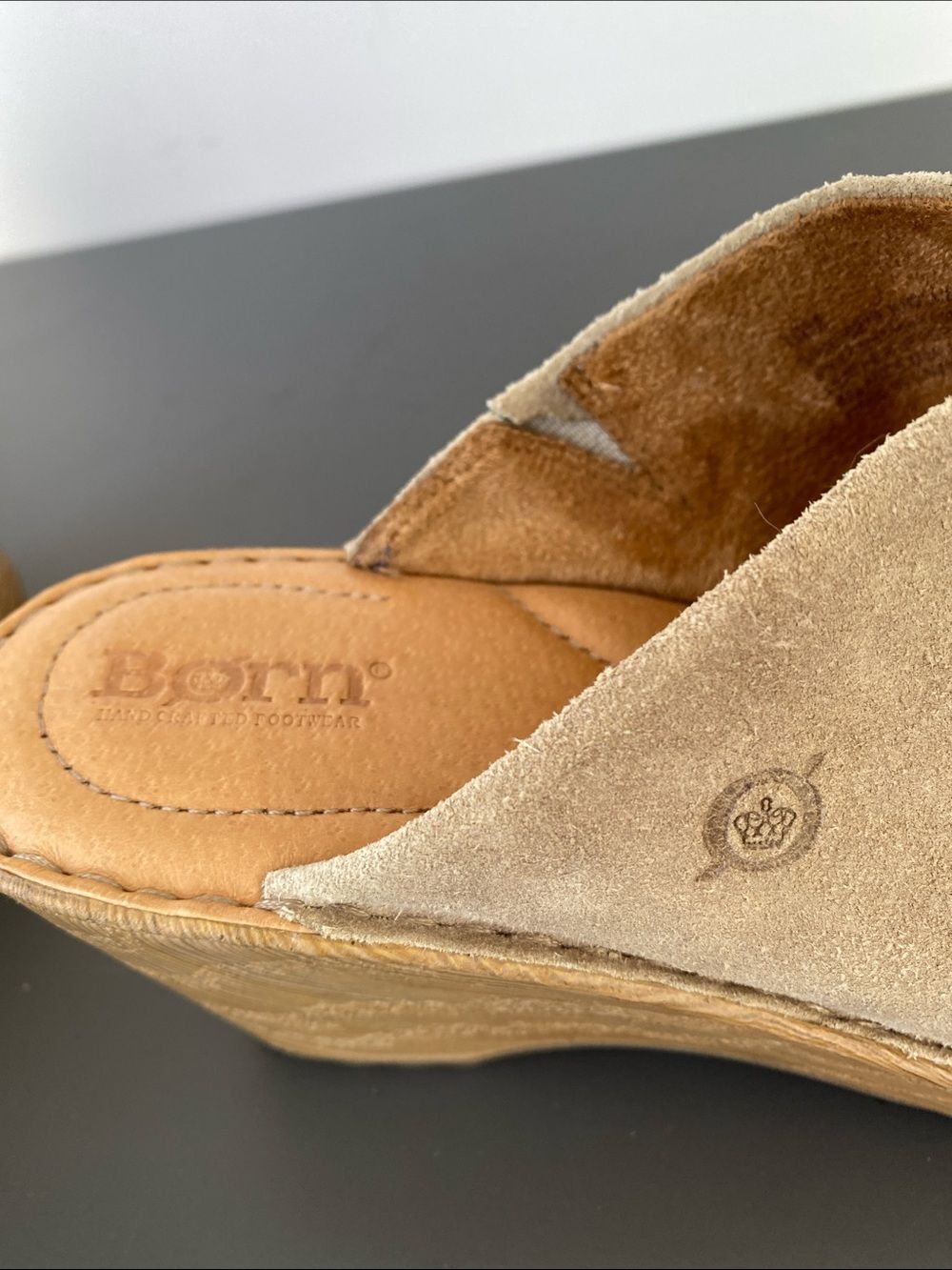 Born Taupe Suede Wedge Clogs Sz 10 Boho Cottage Western Coastal Casual Versatile - Picture 11 of 15